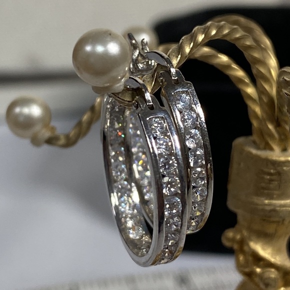 Beautiful sparkly CZ 925 Sterling Silver hoop earrings - Picture 8 of 9